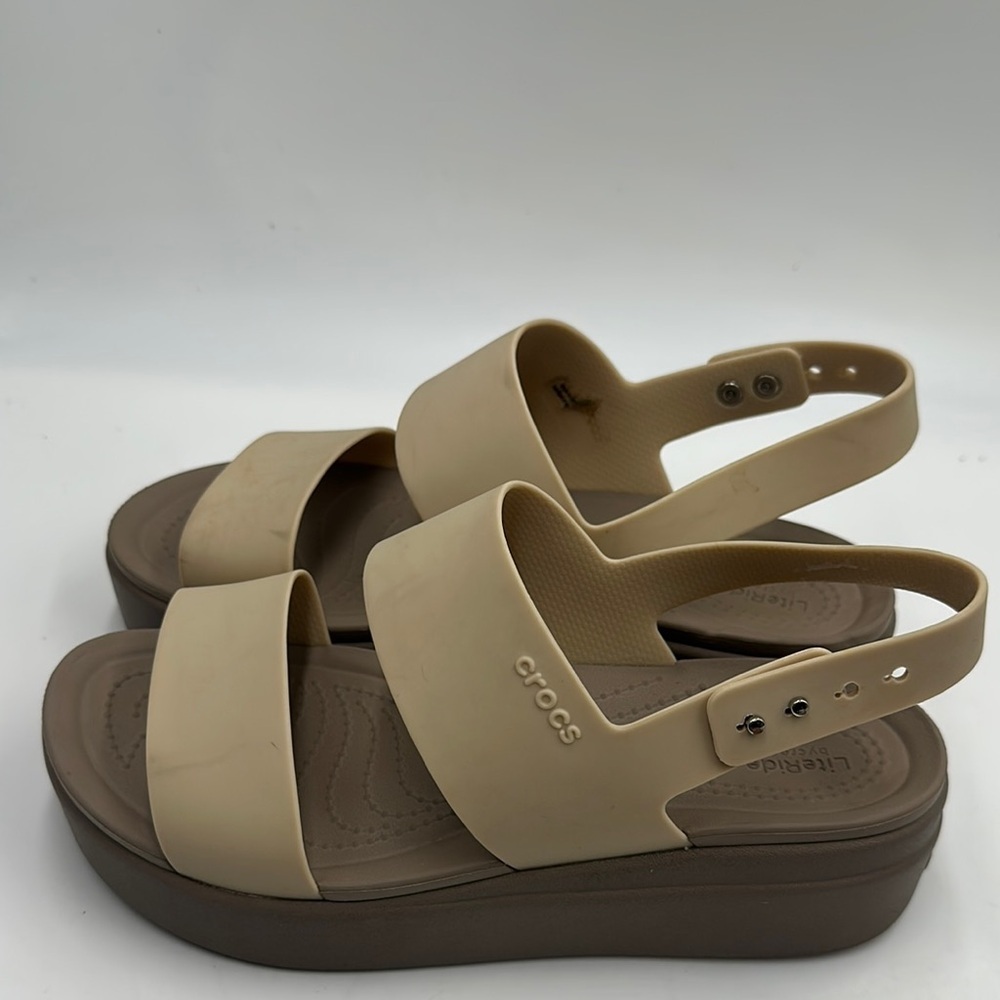 CROCS LITERIDE BROOKLYN LOW WEDGE PLATFORM SANDAL SIZE 8 WOMEN'S BEIGE
